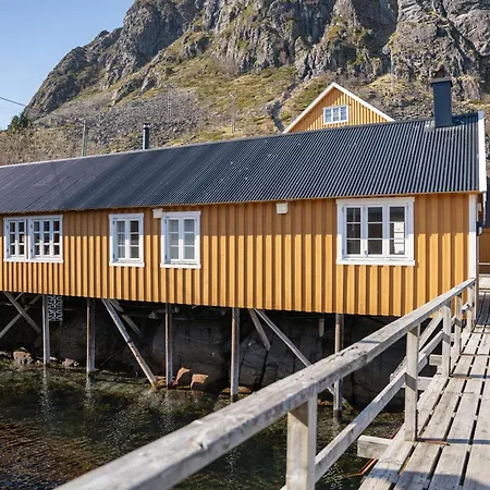 Asebua - Renovated Rorbu With Seaview Дом отдыха Сёрвоген