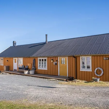 Asebua - Renovated Rorbu With Seaview Дом отдыха Сёрвоген
