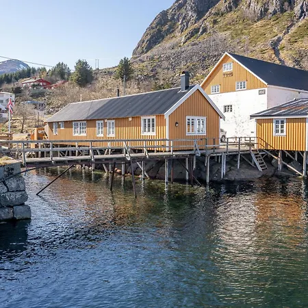 Дом отдыха Asebua - Renovated Rorbu With Seaview *